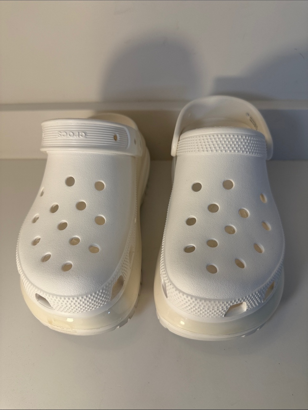 CROCS White Classic Mega Crush Clogs - Size 6 - Picture 2 of 11